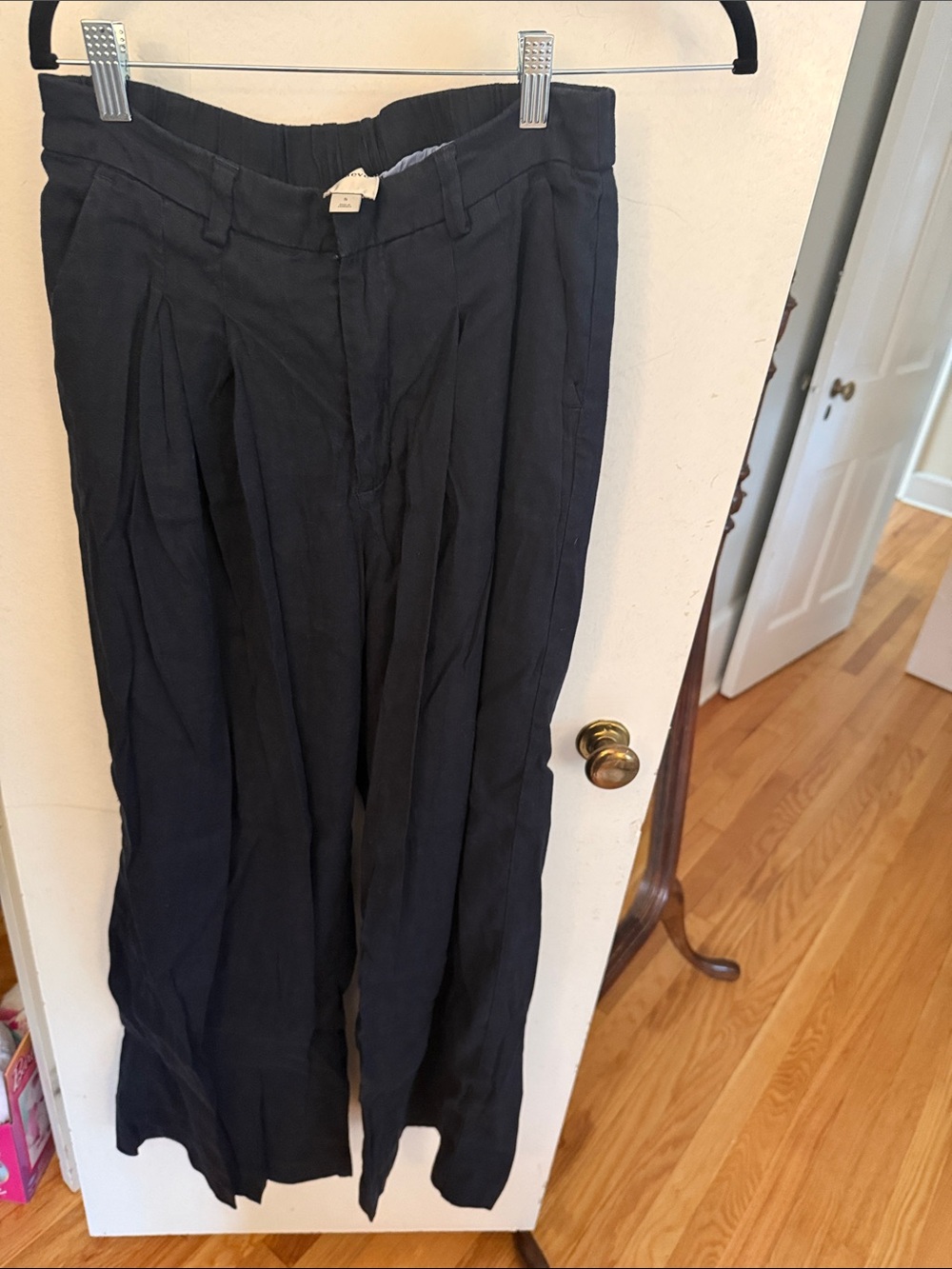 Women's Black Pleated Wide-Leg Trousers